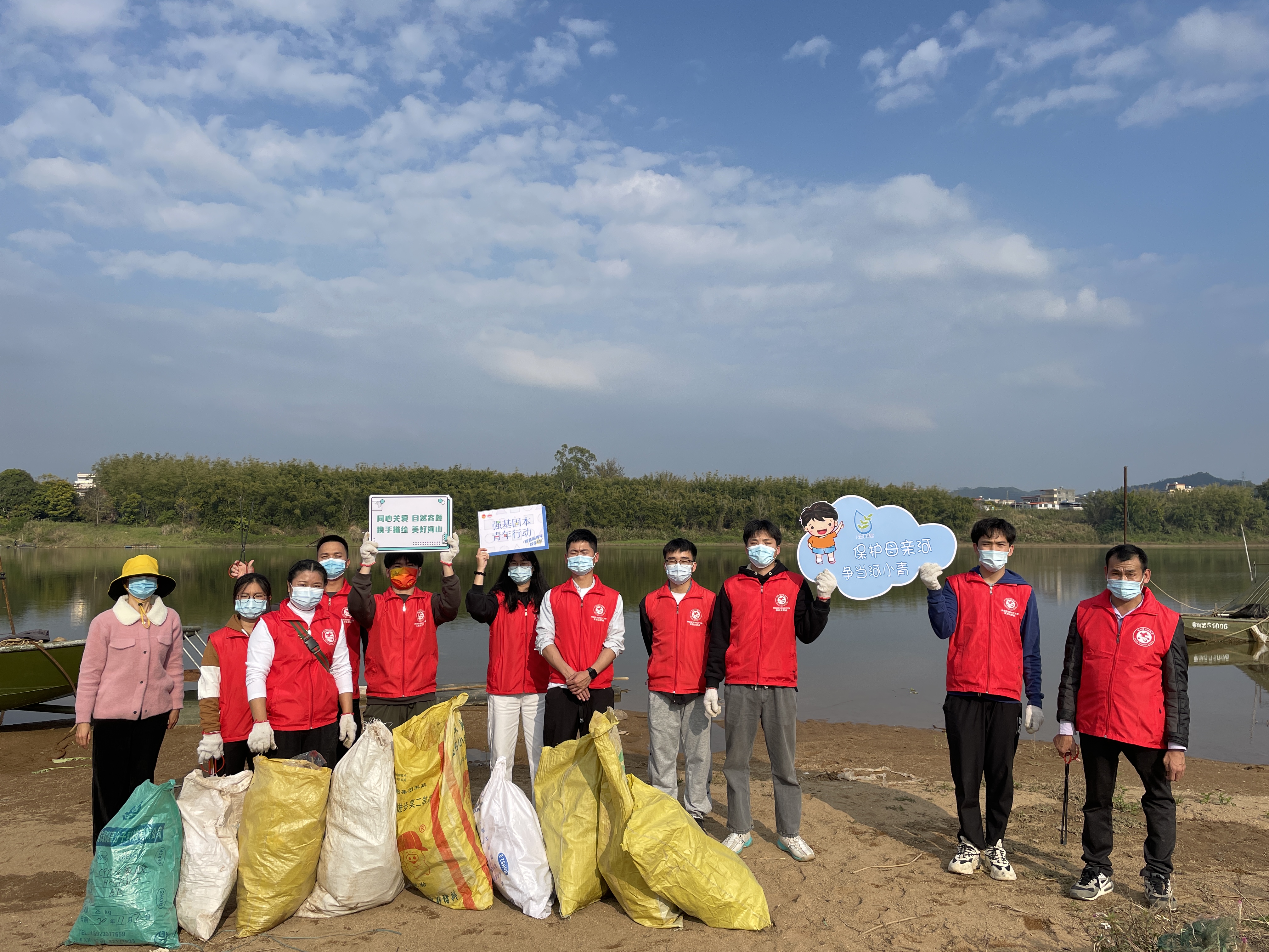 青春志愿靓在乡村观音阁镇开展争当河小青保护母亲河志愿服务活动
